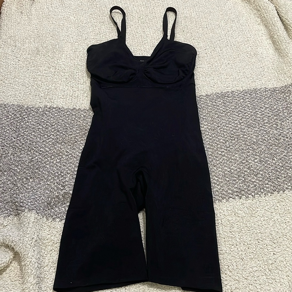 Spanx- L. Shaping Bodysuit